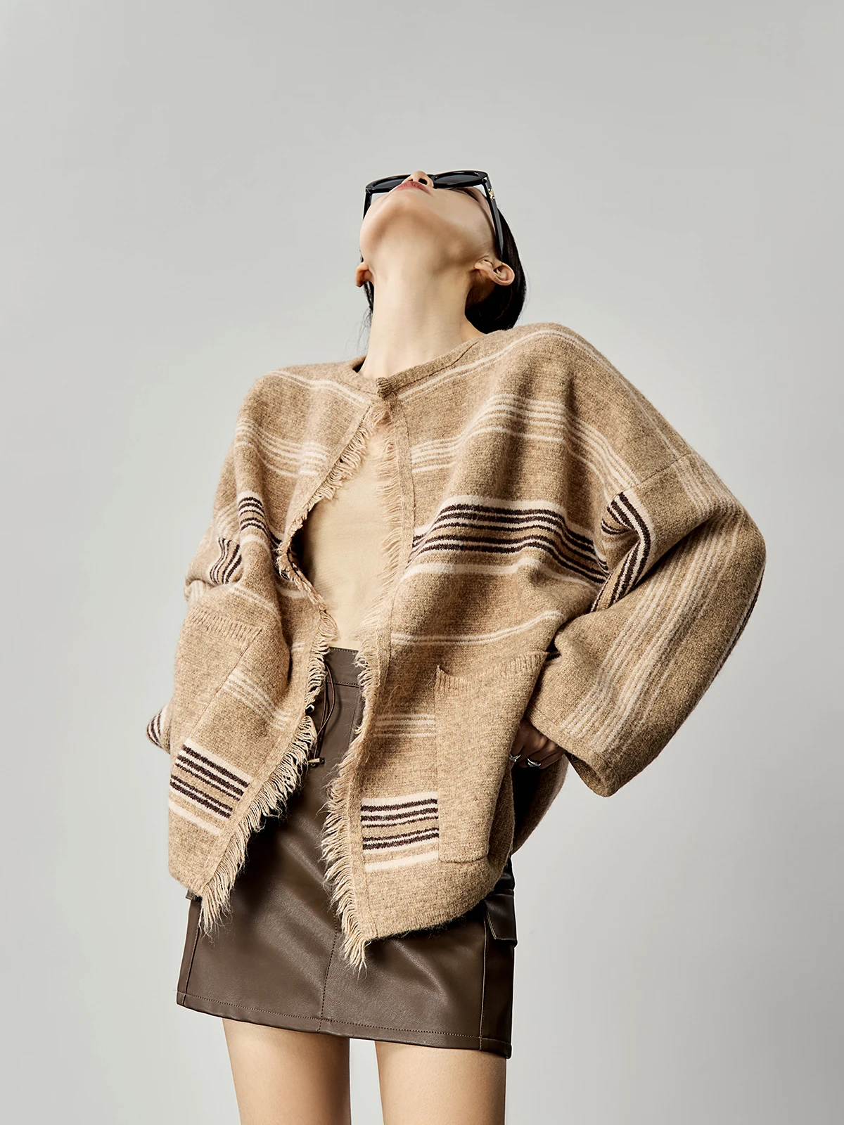 Chic Early Autumn Brown Striped Knitted Open Cardigan Women's Sle Korean Design Sense Top Loose Fit Long Sve round Ne
Chic Early Autumn Brown Striped Knitted Open Cardigan Women's Sle Korean Design Sense Top Loose Fit Long Sve round Ne