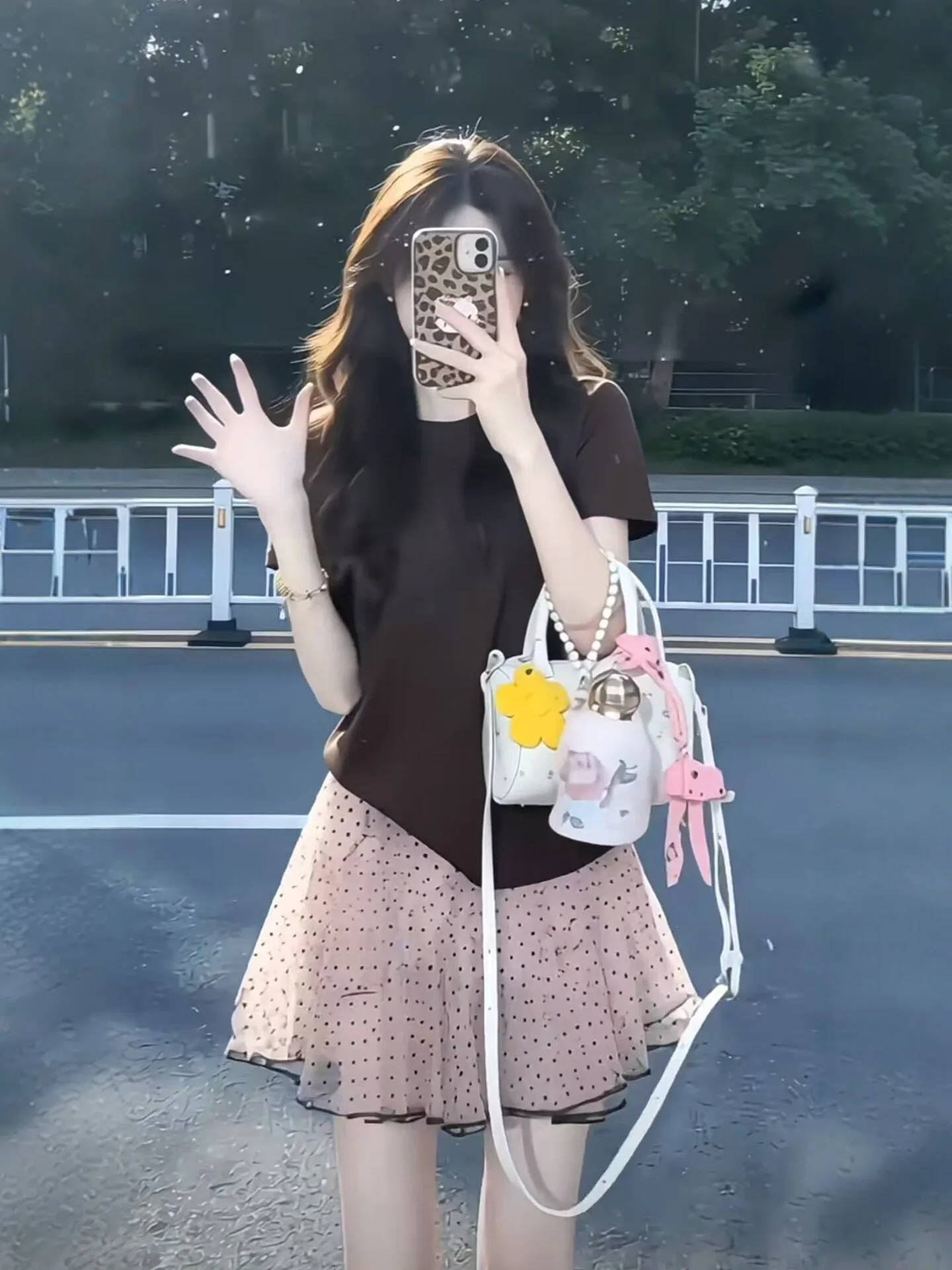 Summer Fashion plus Size Women's T-Shirt And Polka Dot Skirt Set Casual Style Short Sleeve round Neck Polyester Fabric
Summer Fashion plus Size Women's T-Shirt And Polka Dot Skirt Set Casual Style Short Sleeve round Neck Polyester Fabric