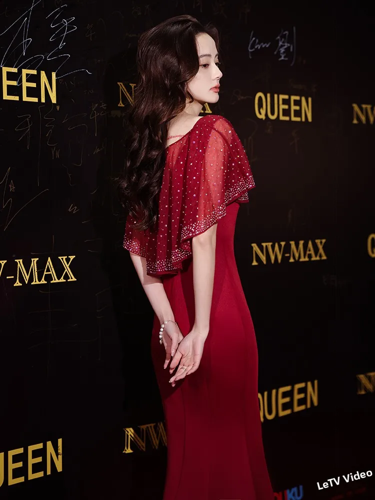 Stunning Red Evening Gown Women's New 2026 Host Luxury Small Audience High-End Sensation Bride Toasting Dress
Stunning Red Evening Gown Women's New 2026 Host Luxury Small Audience High-End Sensation Bride Toasting Dress