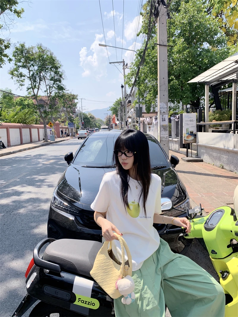 Laid-back Style Green Print Short Sleeve T-shirt Women's Loose Straight Casual Pants Long Pants Fashionable Two-piece Set
Laid-back Style Green Print Short Sleeve T-shirt Women's Loose Straight Casual Pants Long Pants Fashionable Two-piece Set
