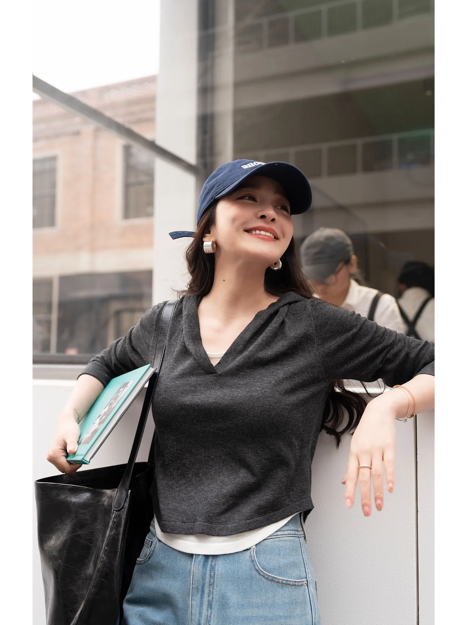 Повседневная трикотажная футболка-имитация двойки свободного кроя для женщин из полиэстера, шерсти и акрила на лето 2024
Повседневная трикотажная футболка-имитация двойки свободного кроя для женщин из полиэстера, шерсти и акрила на лето 2024