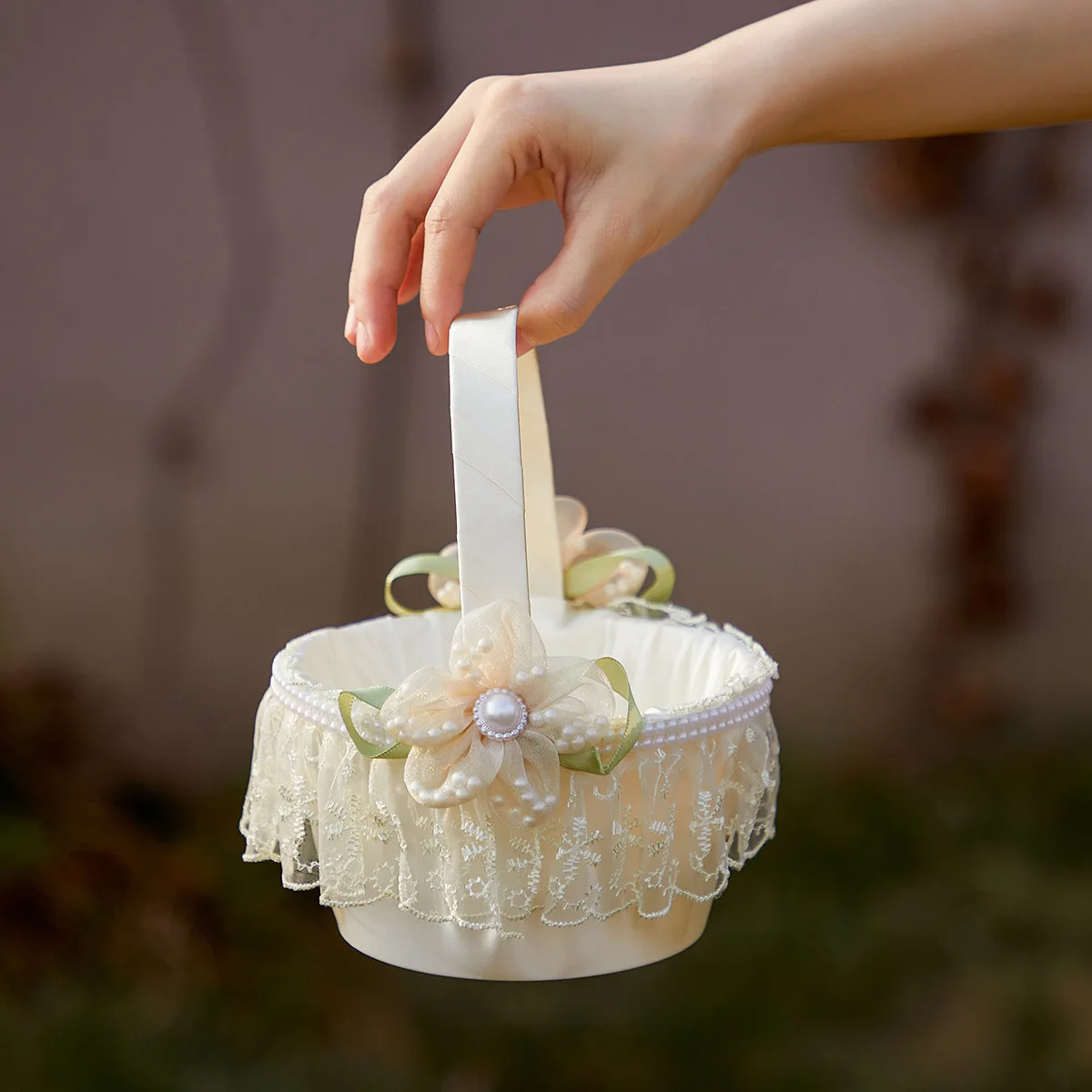 1Pcs Champagne Lace Rose Flower Basket Wedding Flower Girl Basket Festival Party Home Decor Gift Small Basket
1Pcs Champagne Lace Rose Flower Basket Wedding Flower Girl Basket Festival Party Home Decor Gift Small Basket