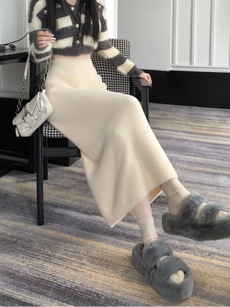 Thickened Plush Knitted Half Skirt Women's Autumn Winter Style High Waist A-Line Long Skirt Casual High Waist Stop Sign Skirt
Thickened Plush Knitted Half Skirt Women's Autumn Winter Style High Waist A-Line Long Skirt Casual High Waist Stop Sign Skirt