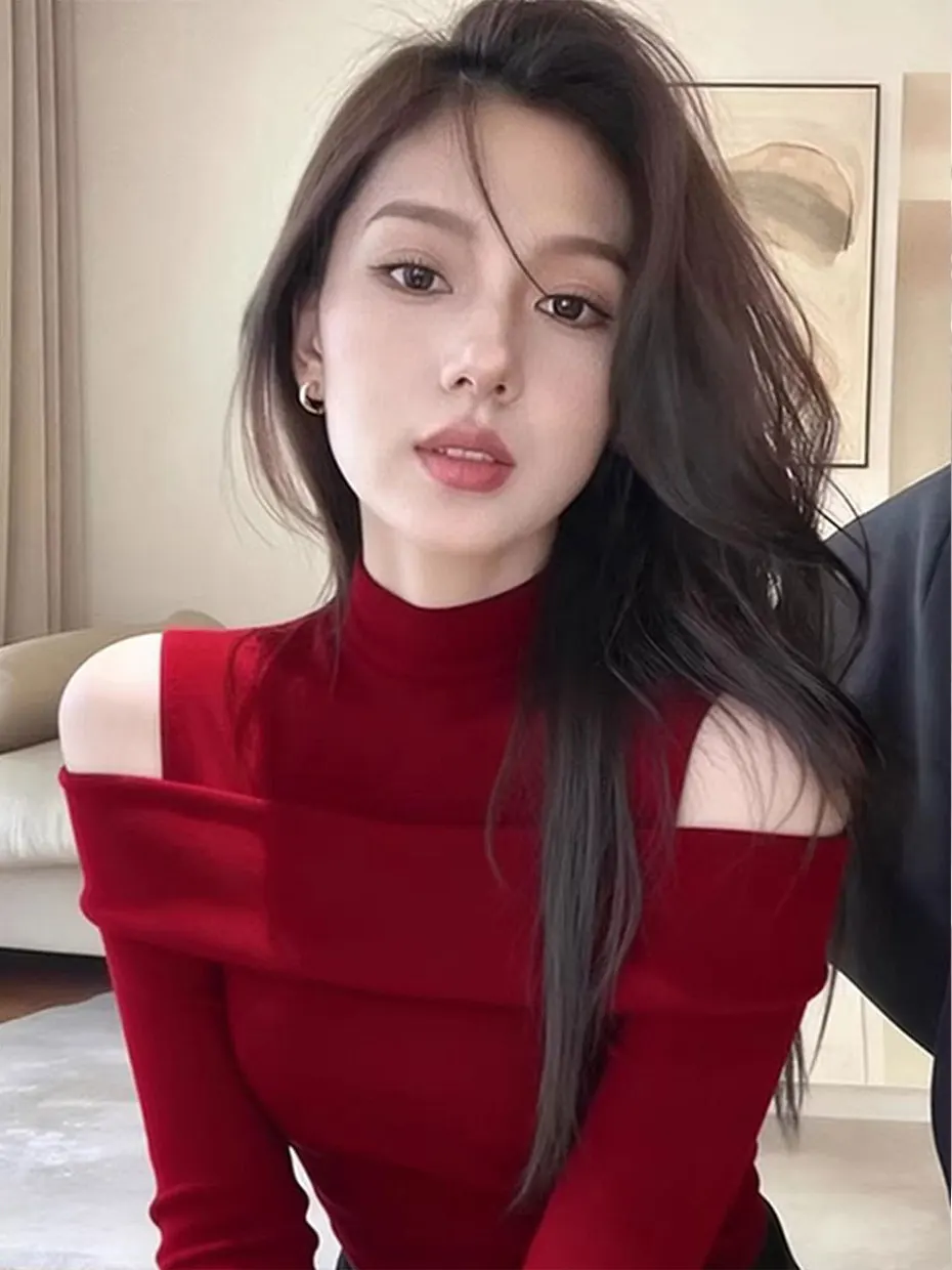 Red Knitted Sweater Women's Fashion Vintage Style Shoulder Bared Leather Inner Wear Base Top for Autumn Winter Year
Red Knitted Sweater Women's Fashion Vintage Style Shoulder Bared Leather Inner Wear Base Top for Autumn Winter Year