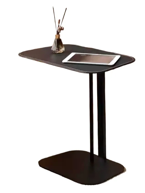 Saddle leather edge, Italian minimalism, home living room sofa corner
Saddle leather edge, Italian minimalism, home living room sofa corner