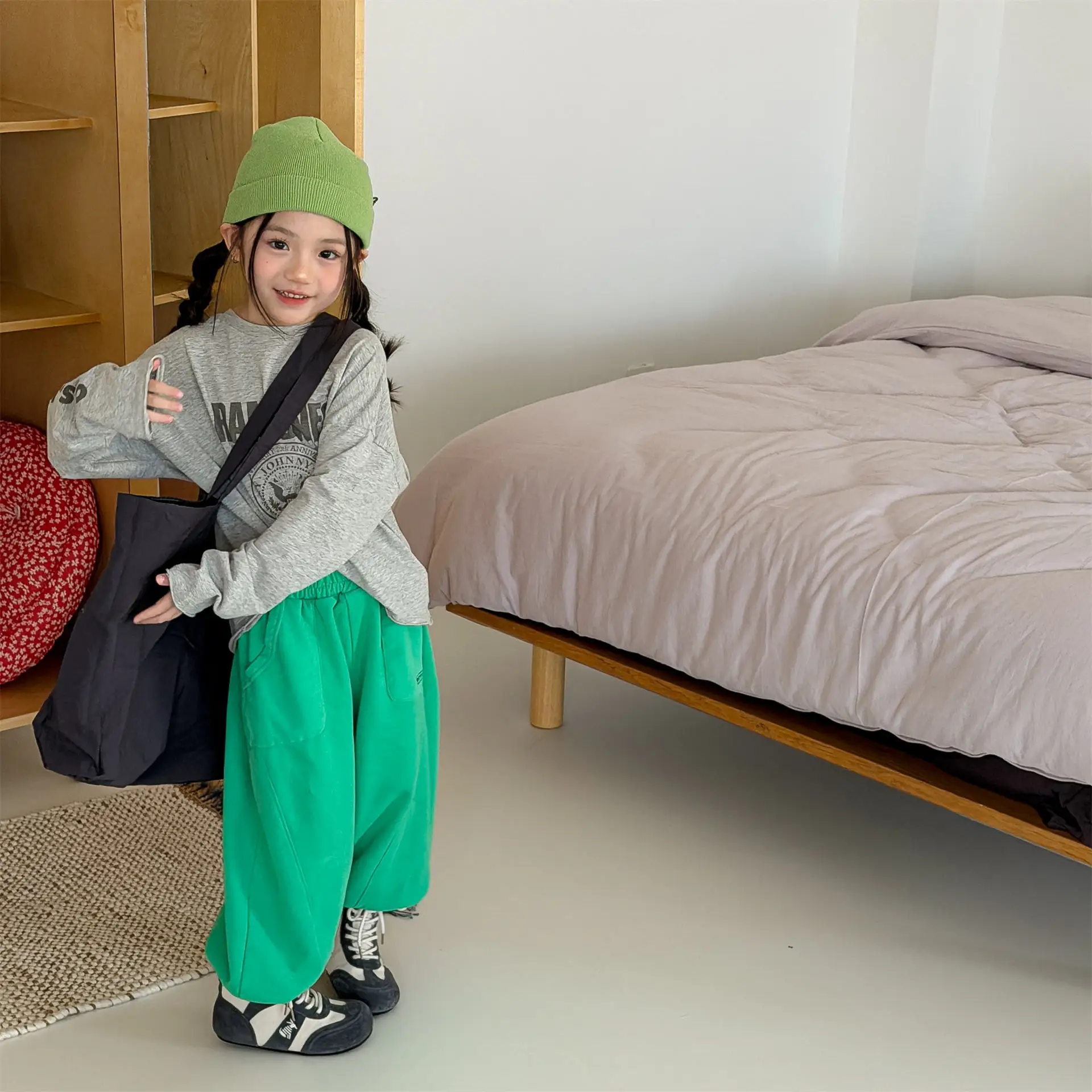 Girls Pants 2026 Spring and Summer New Childrens Clothing Korean Style Girl Baby Fashion Solid Color Loose Casual Pants
Girls Pants 2026 Spring and Summer New Childrens Clothing Korean Style Girl Baby Fashion Solid Color Loose Casual Pants