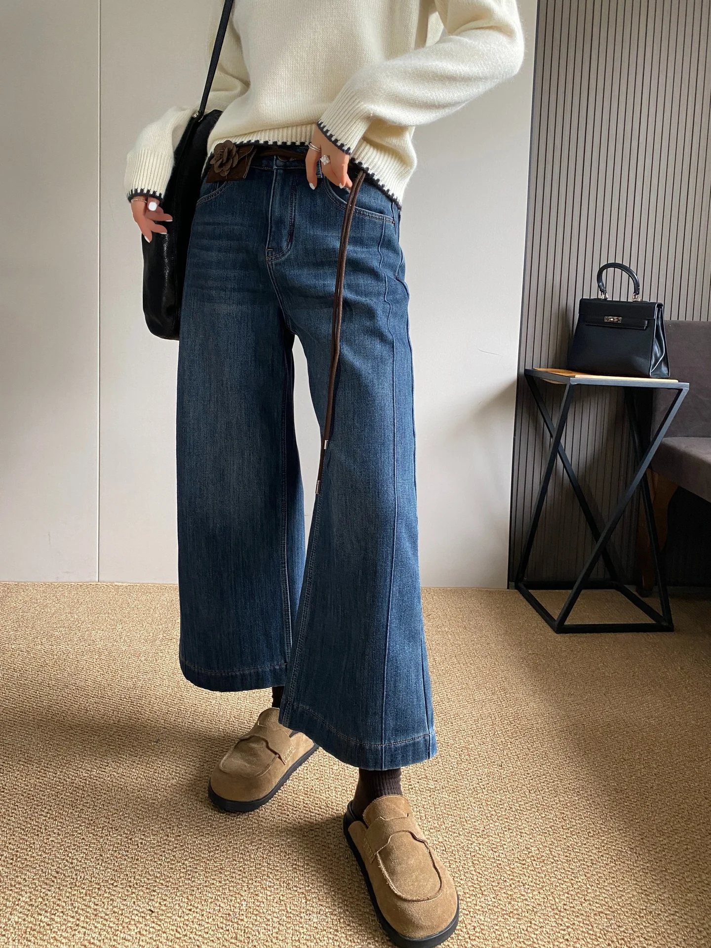 Джинсы женские с высокой талией, широкими штанинами, на флисовой подкладке, осенне-зимние, свободного кроя, утягивающие, прямые, укороченные (7/8)
Джинсы женские с высокой талией, широкими штанинами, на флисовой подкладке, осенне-зимние, свободного кроя, утягивающие, прямые, укороченные (7/8)