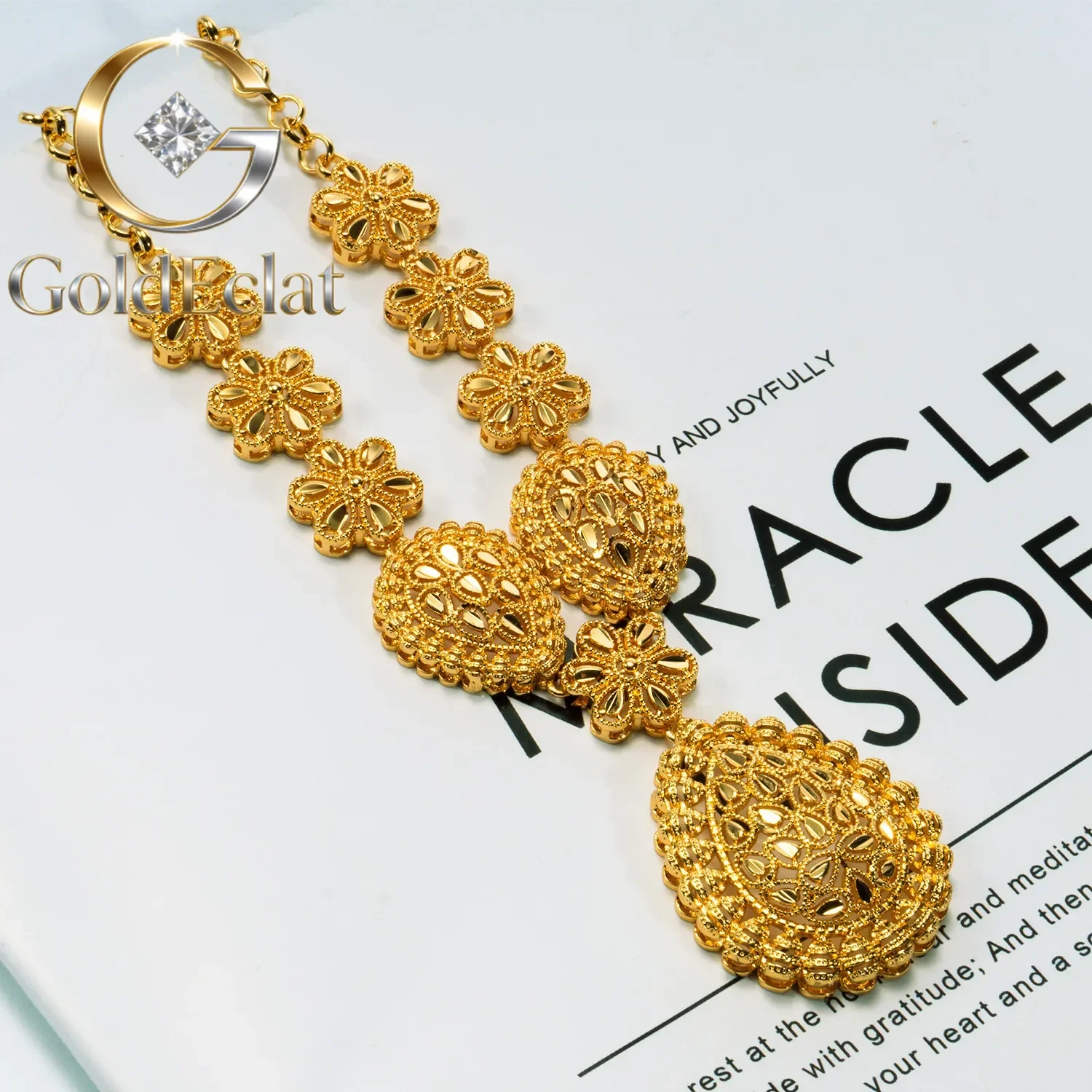 Золотой комплект украшений GoldEclat 9999 24K из настоящего золота: ожерелье и серьги в форме капли, индийский/дубайский стиль, подарочный набор.
Золотой комплект украшений GoldEclat 9999 24K из настоящего золота: ожерелье и серьги в форме капли, индийский/дубайский стиль, подарочный набор.