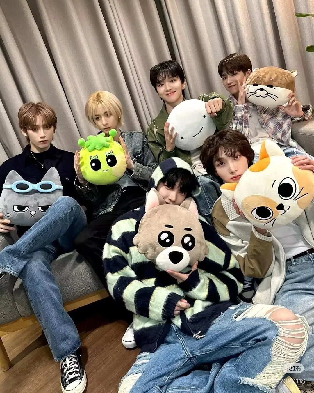 Брелок Boynextdoors Boynextdoors, плюшевый брелок Boynextdoors Kpop, плюшевая слепая коробка, кукла для мальчика, брелок для ключей Peluche, подарок
Брелок Boynextdoors Boynextdoors, плюшевый брелок Boynextdoors Kpop, плюшевая слепая коробка, кукла для мальчика, брелок для ключей Peluche, подарок