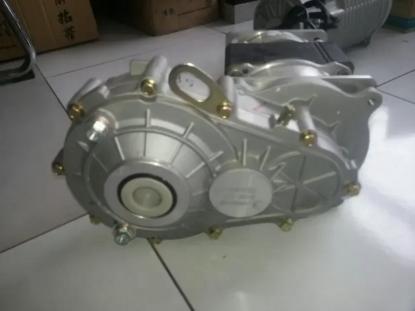Electric Motor Driving Gearbox with Reduction Ratio 3/1
Electric Motor Driving Gearbox with Reduction Ratio 3/1