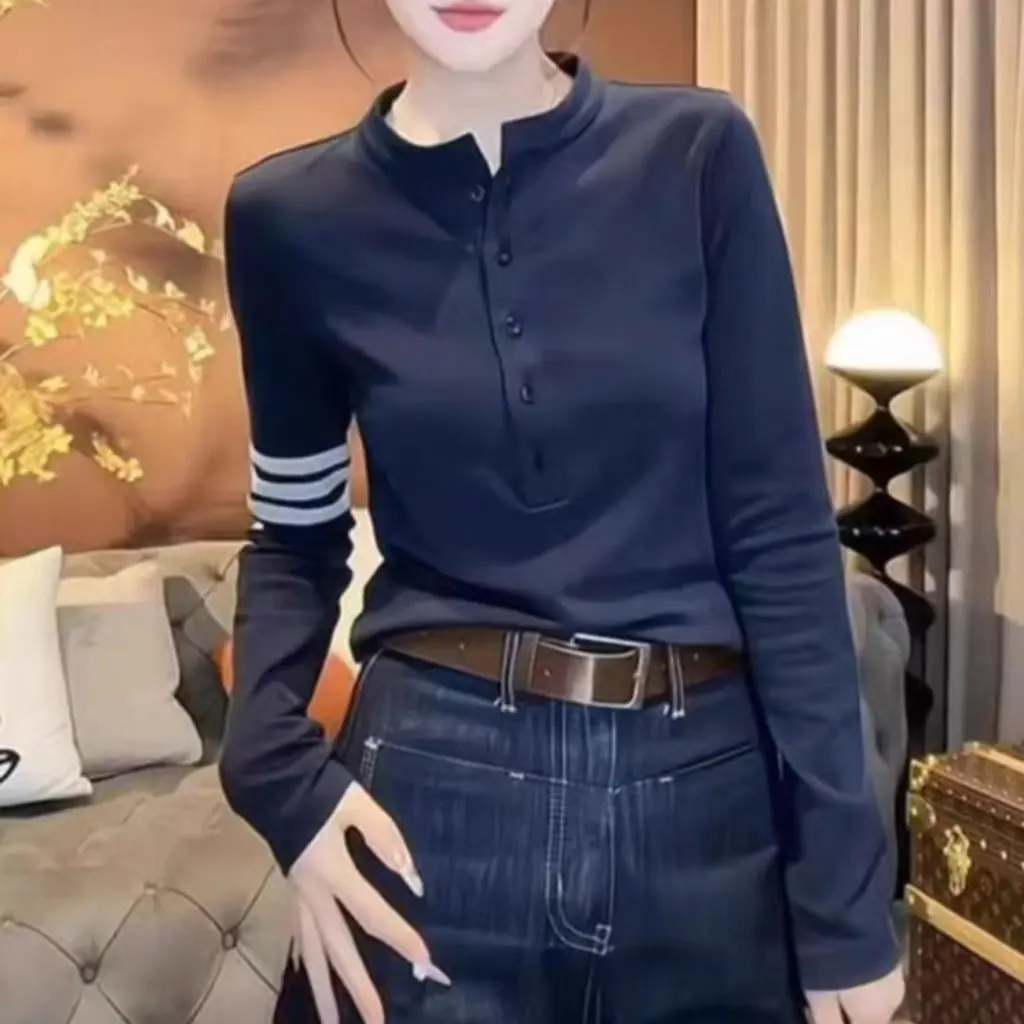 Women's Fashion Stand Collar T-Shirt Thickened Slim Fit Base Shirt with Three-Stripes for Autumn Winter Stylish Warm Top
Women's Fashion Stand Collar T-Shirt Thickened Slim Fit Base Shirt with Three-Stripes for Autumn Winter Stylish Warm Top