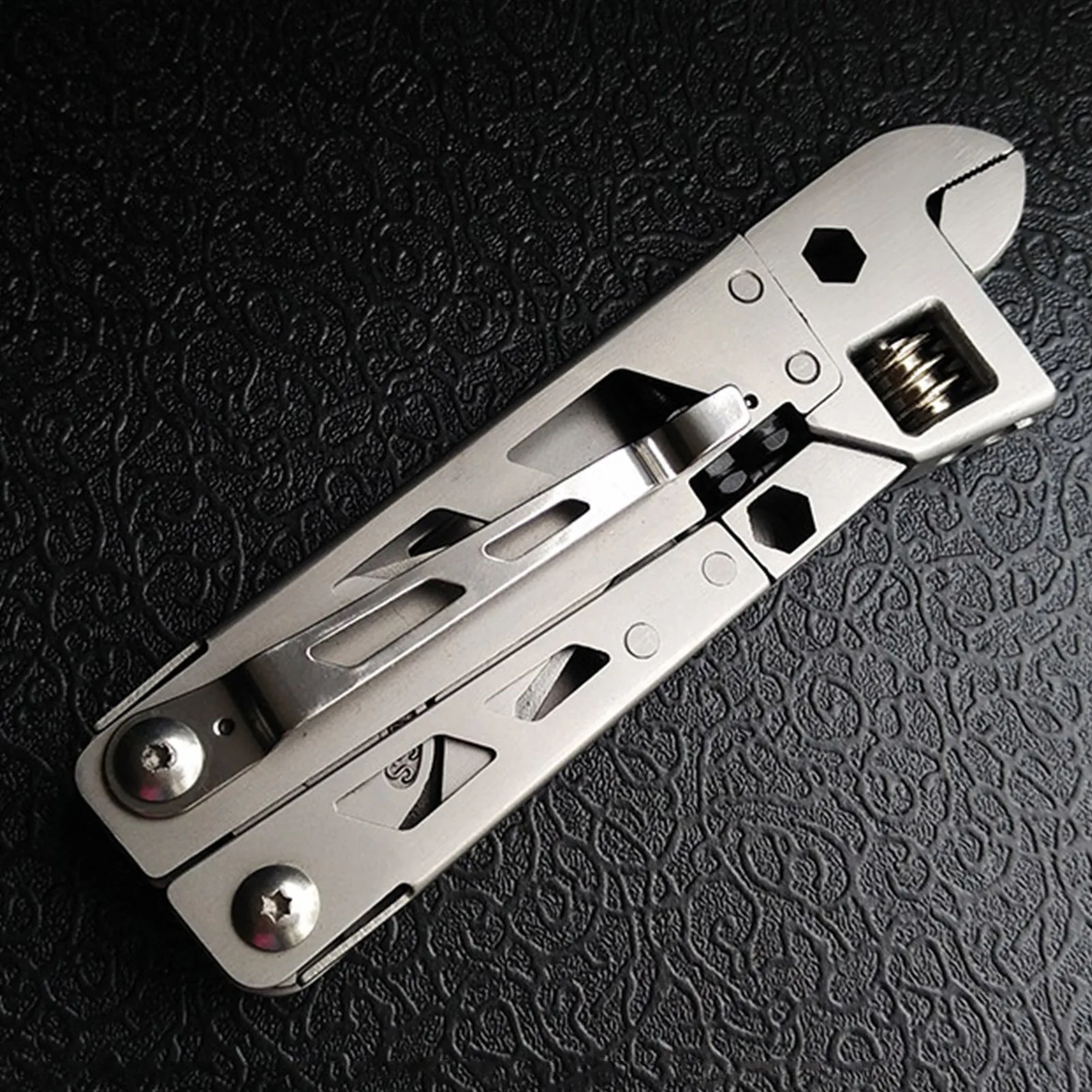 10 In 1 Adjustable Multi-Tool Wrench Portable Folding Wrench Plier Multipurpose Tool For Home Multifunctional Tools For Camping
10 In 1 Adjustable Multi-Tool Wrench Portable Folding Wrench Plier Multipurpose Tool For Home Multifunctional Tools For Camping