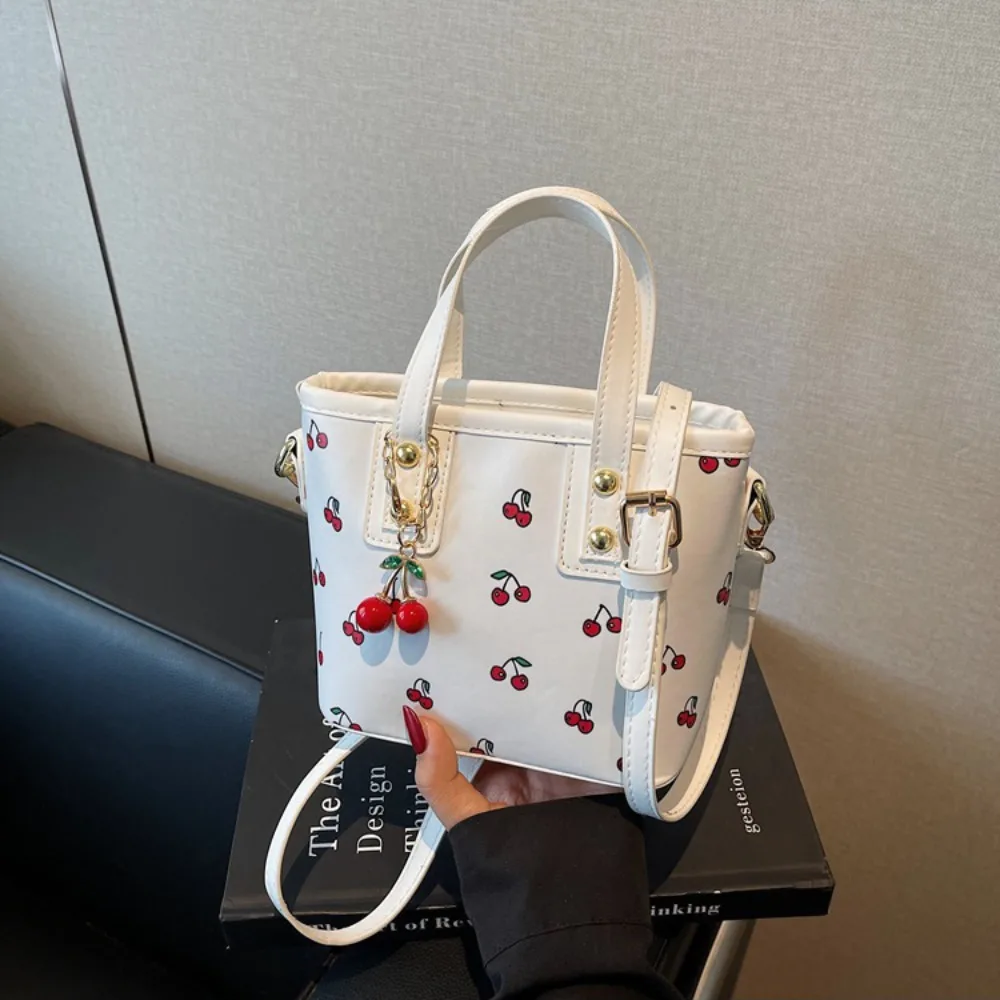 Сумка через плечо с подвеской в виде вишни, сумка через плечо в корейском стиле, сумка через плечо, сумка для хранения, универсальная квадратная большая сумка для улицы 
Сумка через плечо с подвеской в виде вишни, сумка через плечо в корейском стиле, сумка через плечо, сумка для хранения, универсальная квадратная большая сумка для улицы