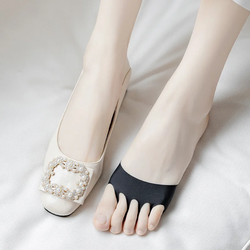 Summer Ice Silk Split-toe Socks Comfort Sponge Foot Pad for Women Five-finger Sweat-absorbing Sock Thin Breathable Socks Insoles
Summer Ice Silk Split-toe Socks Comfort Sponge Foot Pad for Women Five-finger Sweat-absorbing Sock Thin Breathable Socks Insoles