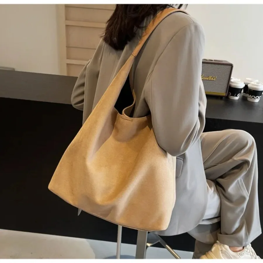 Fashion retro simple texture senior sense shoulders small backpack ladies casual generous multifunctional handbag cloth bag
Fashion retro simple texture senior sense shoulders small backpack ladies casual generous multifunctional handbag cloth bag