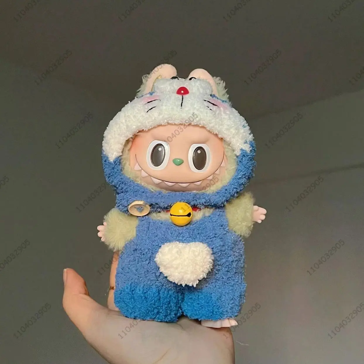 For Labubu The Monsters Clothes Doraemon Costume Blue Suit Vinyl Doll 1:1 Replica Action Figure Bag Charm Bag Pendant Gift Toy
For Labubu The Monsters Clothes Doraemon Costume Blue Suit Vinyl Doll 1:1 Replica Action Figure Bag Charm Bag Pendant Gift Toy