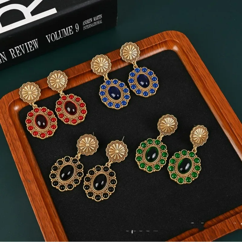 Medieval Earrings Four-color Retro Dangle Earrings New Style Hot High-end Light Luxury Russian Gold Plated Earrings for Women
Medieval Earrings Four-color Retro Dangle Earrings New Style Hot High-end Light Luxury Russian Gold Plated Earrings for Women