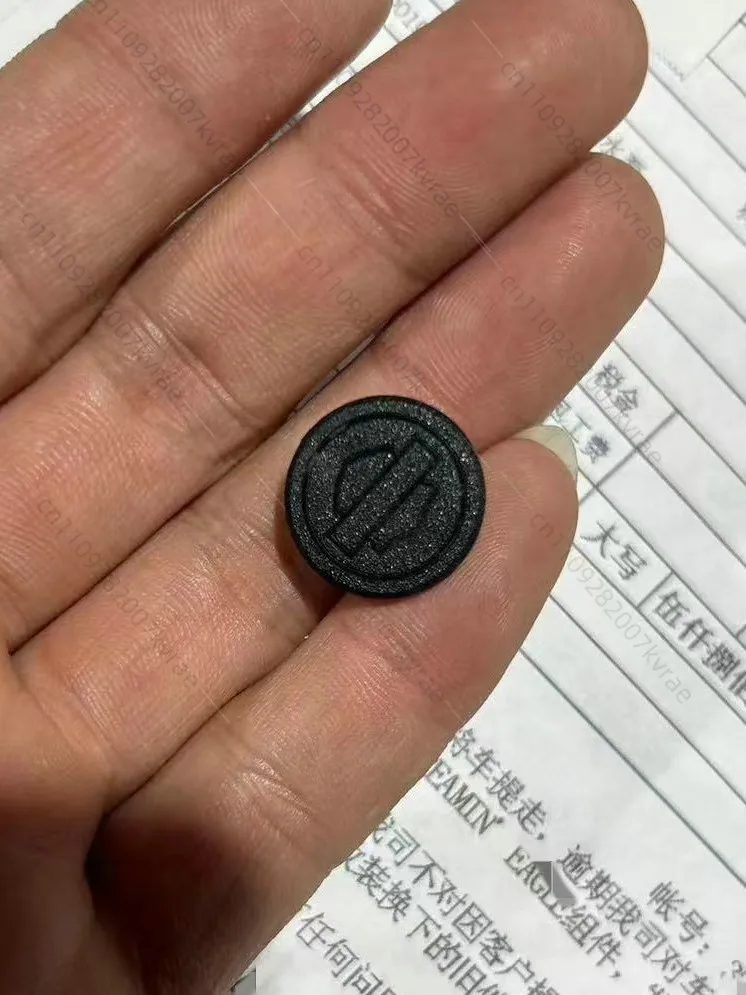 1 pcs Applicable to motorcycle XL883/1200 X48 72 rear fender mud tile plug plug head, decorative screw hole plug cover
1 pcs Applicable to motorcycle XL883/1200 X48 72 rear fender mud tile plug plug head, decorative screw hole plug cover
