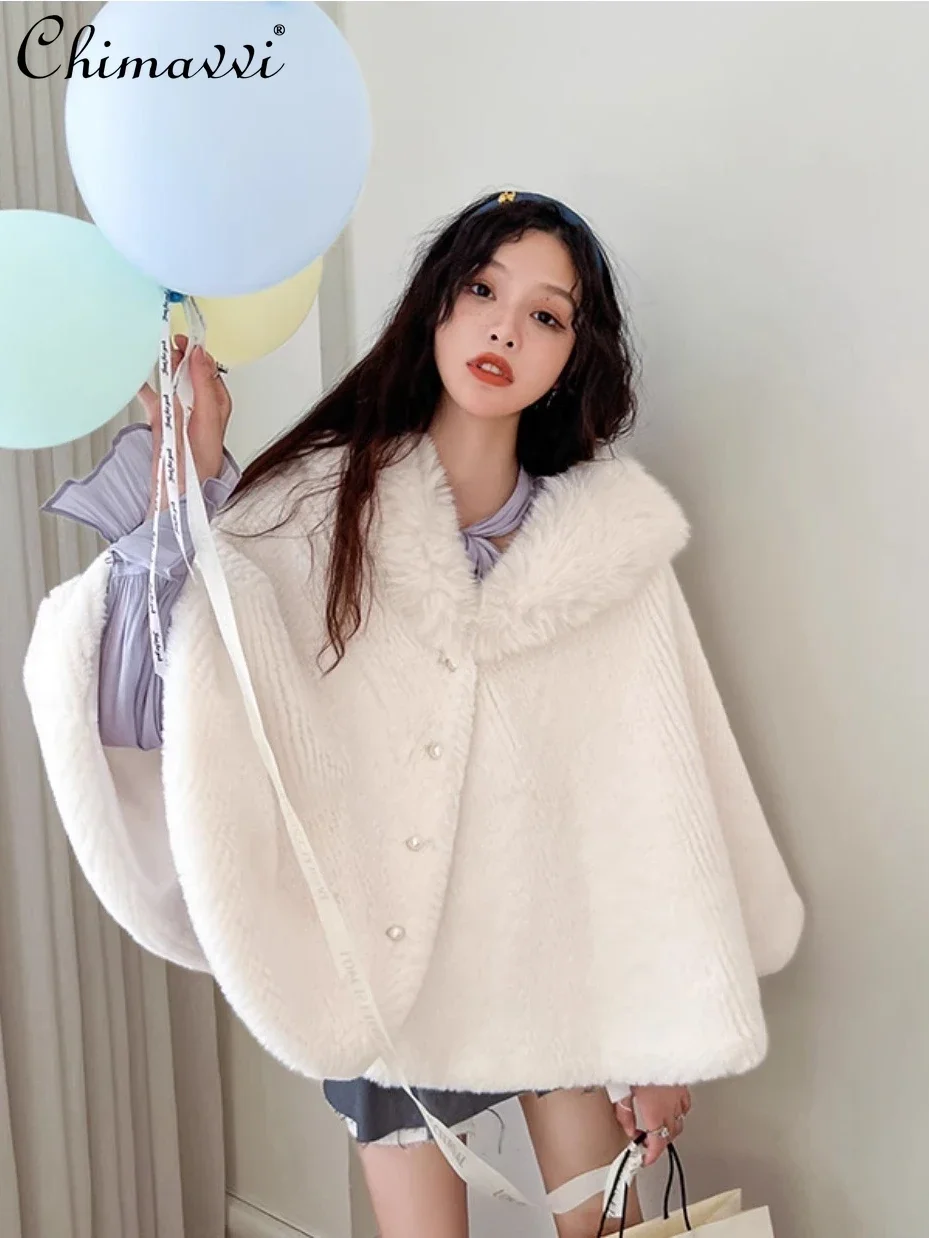 Autumn and Winter New Fashion Plush Thickened Cape Shawl Literary Versatile Plush Collar Temperament Warm White Fluffy Coat
Autumn and Winter New Fashion Plush Thickened Cape Shawl Literary Versatile Plush Collar Temperament Warm White Fluffy Coat