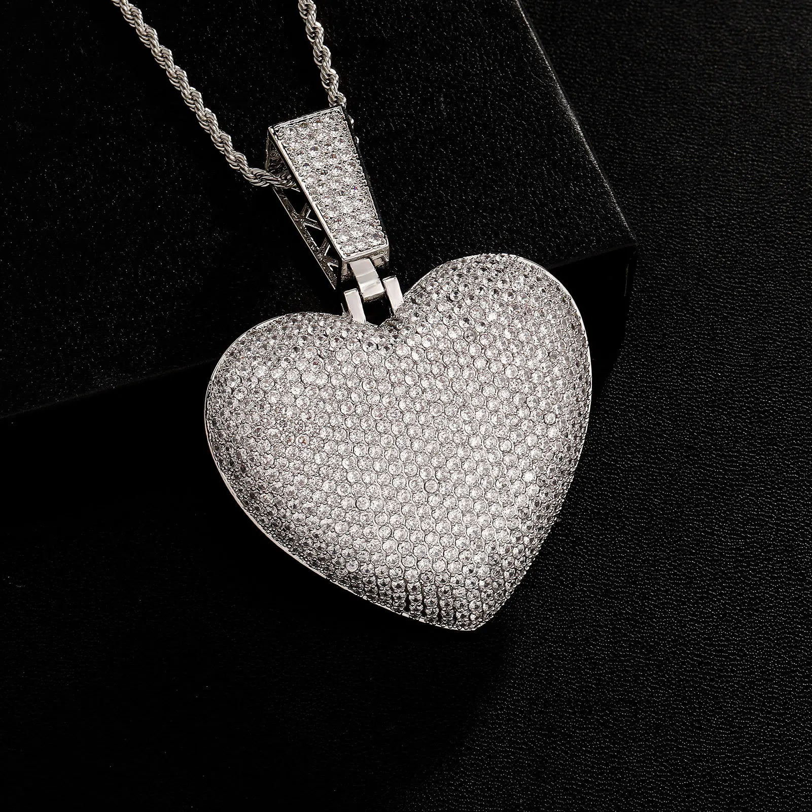 Full Diamond Oversized Heart-shaped Pendant Necklace for Men All-match Personality Fashion Trend Daily Accessories Jewelry Gift
Full Diamond Oversized Heart-shaped Pendant Necklace for Men All-match Personality Fashion Trend Daily Accessories Jewelry Gift