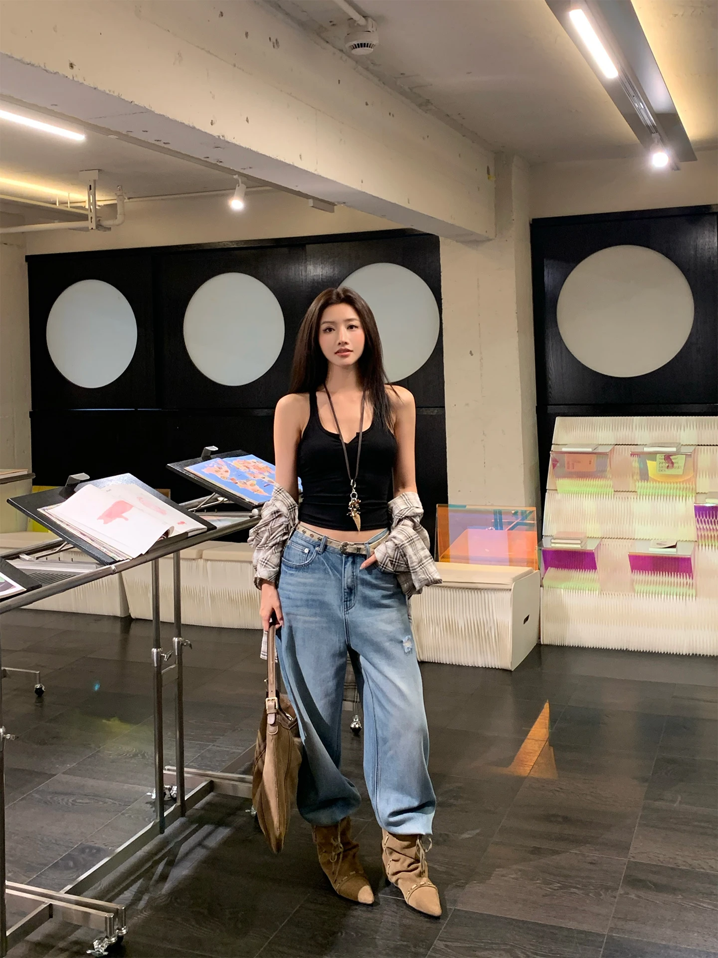 Женские джинсы из смесовой ткани свободного кроя с драпировкой, осенняя новинка 2025 года, повседневные джинсовые брюки с низкой посадкой на молнии, хлопок
Женские джинсы из смесовой ткани свободного кроя с драпировкой, осенняя новинка 2025 года, повседневные джинсовые брюки с низкой посадкой на молнии, хлопок