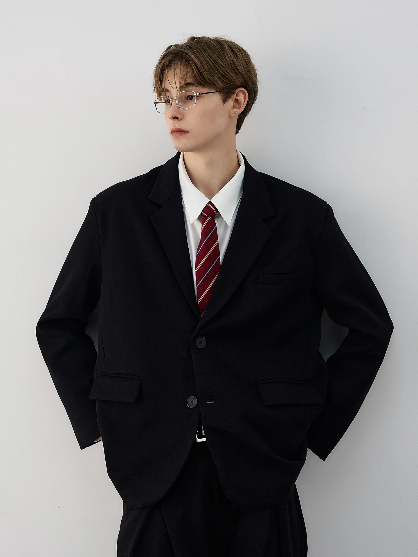 Американский повседневный мужской пиджак свободного кроя для работы и отдыха, классический прямой крой, на одной пуговице
Американский повседневный мужской пиджак свободного кроя для работы и отдыха, классический прямой крой, на одной пуговице