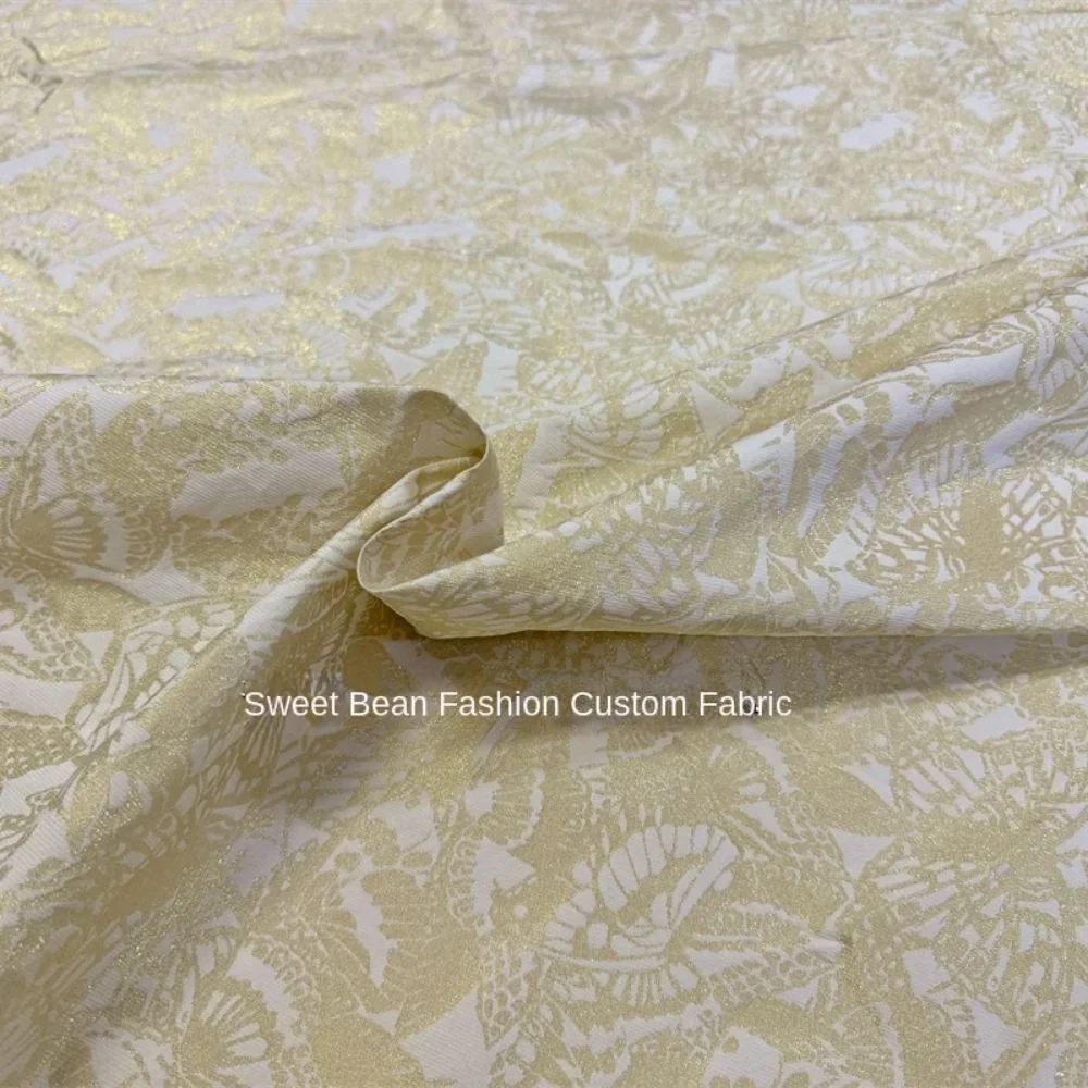 Окрашенная в пряжу жаккардовая ткань, тканое парчовое платье с золотой линией для модной одежды во дворе, ткань своими руками на метр, полиэстер
Окрашенная в пряжу жаккардовая ткань, тканое парчовое платье с золотой линией для модной одежды во дворе, ткань своими руками на метр, полиэстер