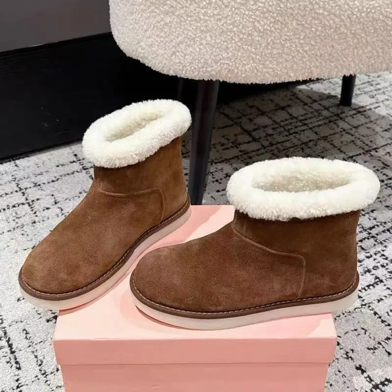 Fashion wool genuine leather warm snow boots for women round headed suede flat bottomed short boot
Fashion wool genuine leather warm snow boots for women round headed suede flat bottomed short boot