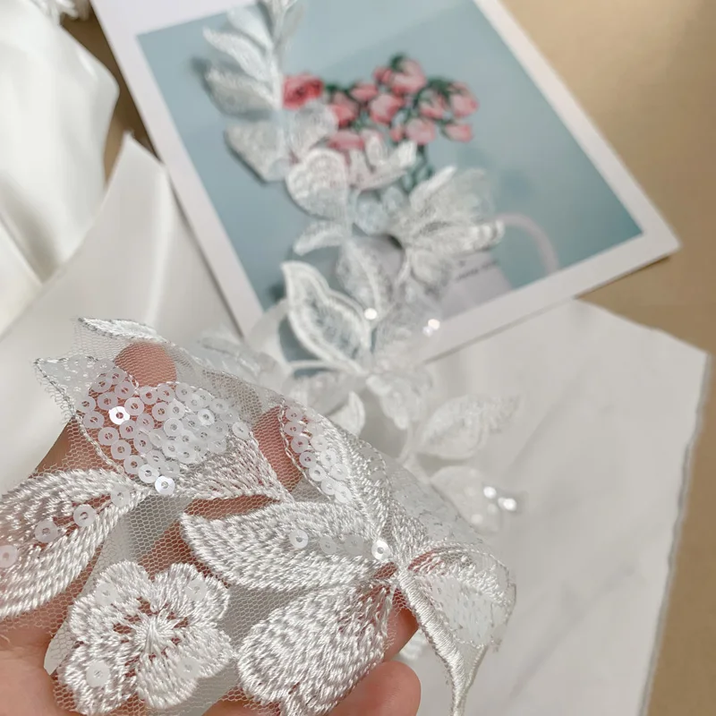 Applique Medallions Elegant Delicate Sequined Leaf Embroidered Lace Pair Flowers For Wedding Dress
Applique Medallions Elegant Delicate Sequined Leaf Embroidered Lace Pair Flowers For Wedding Dress