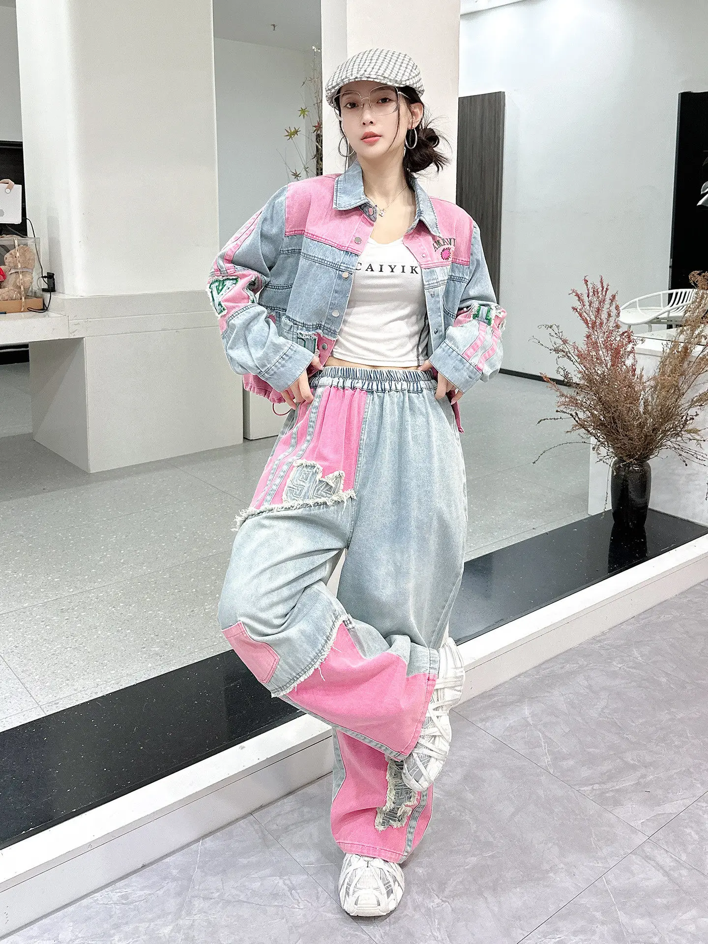 Trendy Patchwork Denim Outfit Women Loose Jacket Harem Pants Two Piece Streetwear Jean Set Spring Wholesale
Trendy Patchwork Denim Outfit Women Loose Jacket Harem Pants Two Piece Streetwear Jean Set Spring Wholesale
