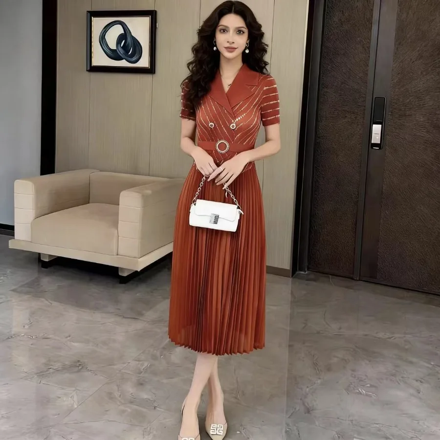 【New style】Europe 2026 summer new style fashionable pleated V-neck splicing slim slimming dress medium and long pleated skirt
【New style】Europe 2026 summer new style fashionable pleated V-neck splicing slim slimming dress medium and long pleated skirt