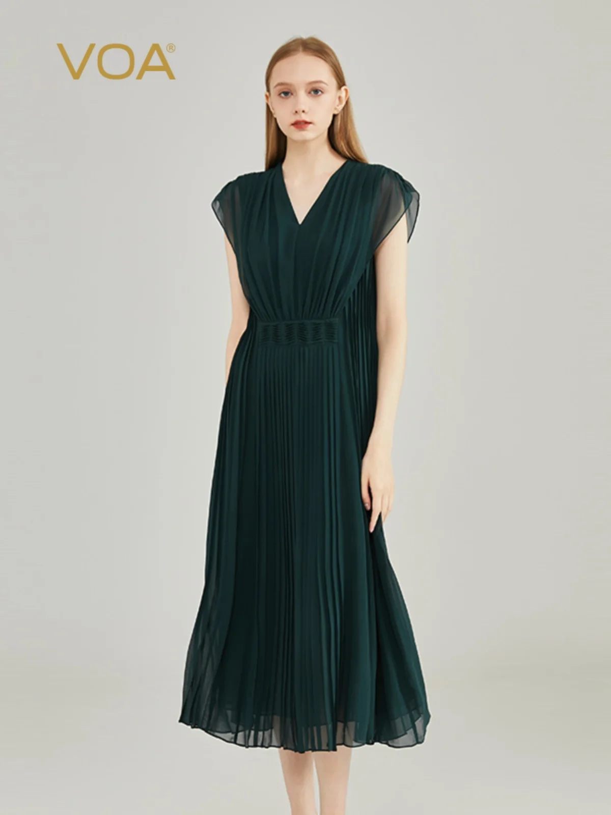 VOA Silk Georgette Hole Green V-neck Loose Waist Three-dimensional Cover Sleeve Elegant Temperament Soft and Smart Dress
VOA Silk Georgette Hole Green V-neck Loose Waist Three-dimensional Cover Sleeve Elegant Temperament Soft and Smart Dress