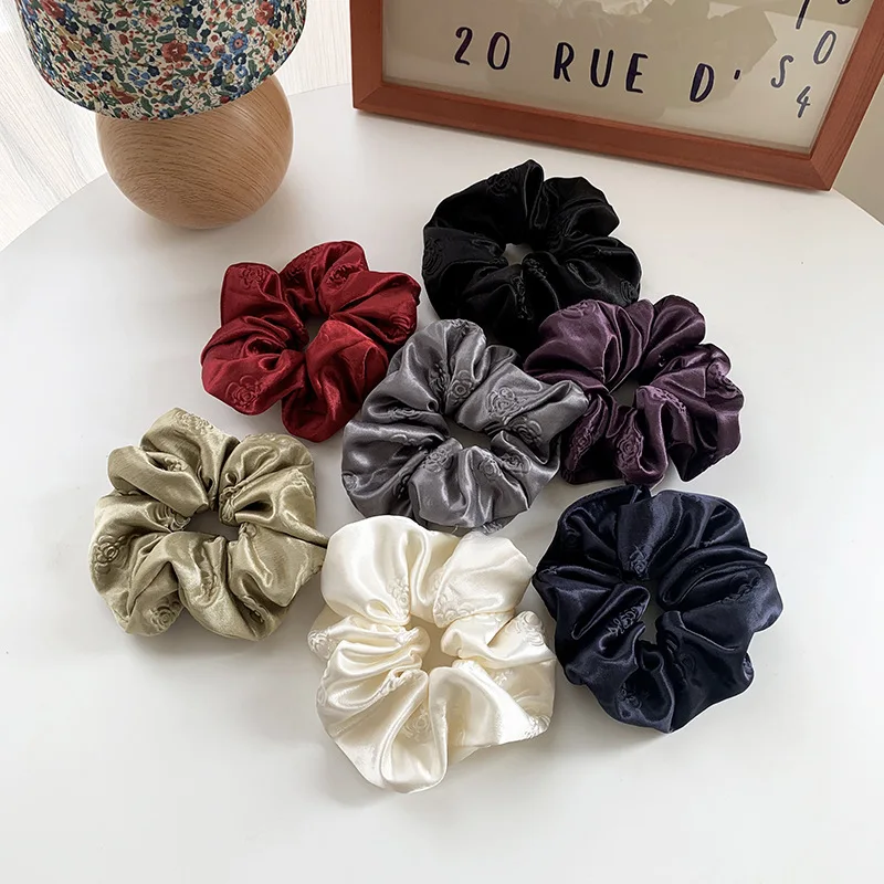 Luxury Solid Color Satin Scrunchie with Embossed 3D Pattern for Women, Minimalist & Versatile Lazy Style Hair Tie for Low Ponytails
Luxury Solid Color Satin Scrunchie with Embossed 3D Pattern for Women, Minimalist & Versatile Lazy Style Hair Tie for Low Ponytails