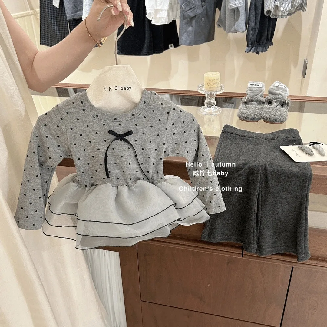 Girls' clothing set Spring and Autumn new style children's mesh polka dot top solid color pants two-piece set
Girls' clothing set Spring and Autumn new style children's mesh polka dot top solid color pants two-piece set