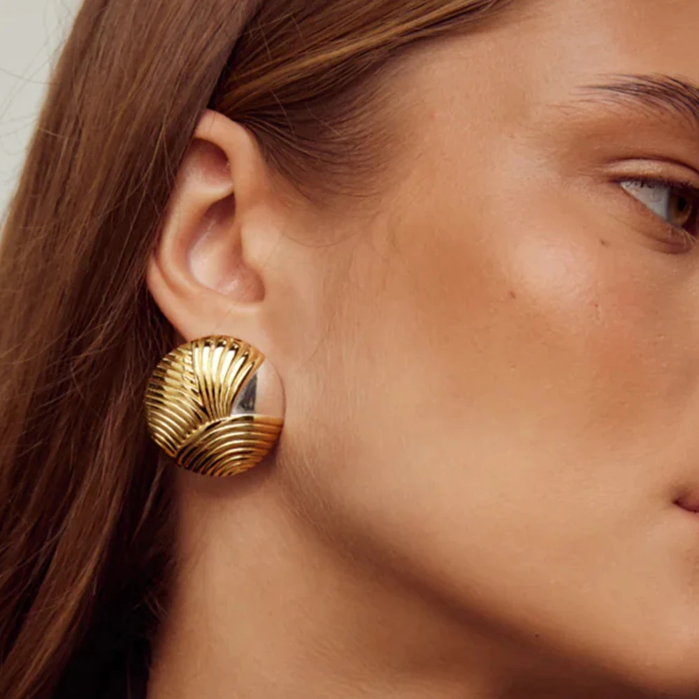 YHTOT Minimalist 18K Gold Color Plated Stainless Steel Double Color Round Ear Studs Texture Round Earrings Women's Accessories P
YHTOT Minimalist 18K Gold Color Plated Stainless Steel Double Color Round Ear Studs Texture Round Earrings Women's Accessories P
