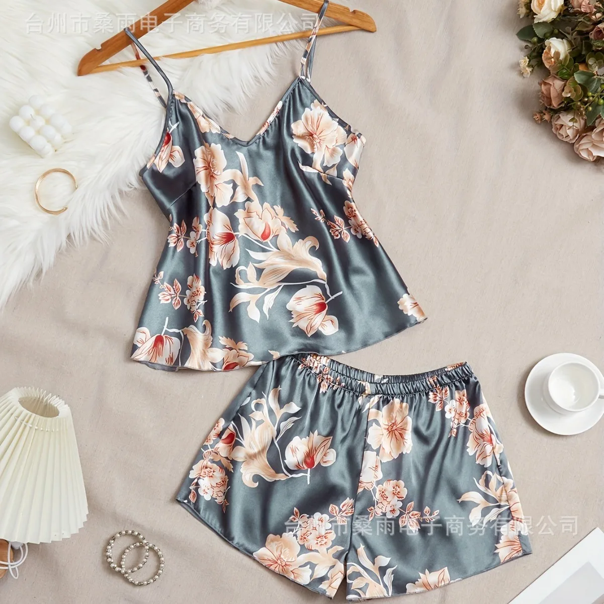 Sexy Camisole, Vest, Shorts, Casual Sleepwear, Women's Home Wear, Thin Design, Cool Feeling
Sexy Camisole, Vest, Shorts, Casual Sleepwear, Women's Home Wear, Thin Design, Cool Feeling