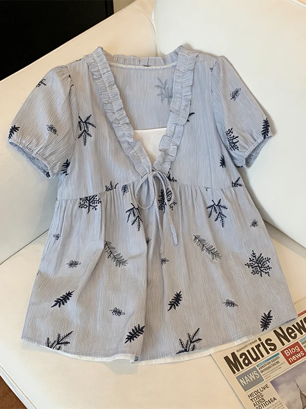 plus Size Women's Summer Shirt Embroidered Short Sleeve Stripe Design Korean Style Loose Fit Commute Wear Casual Fashion
plus Size Women's Summer Shirt Embroidered Short Sleeve Stripe Design Korean Style Loose Fit Commute Wear Casual Fashion
