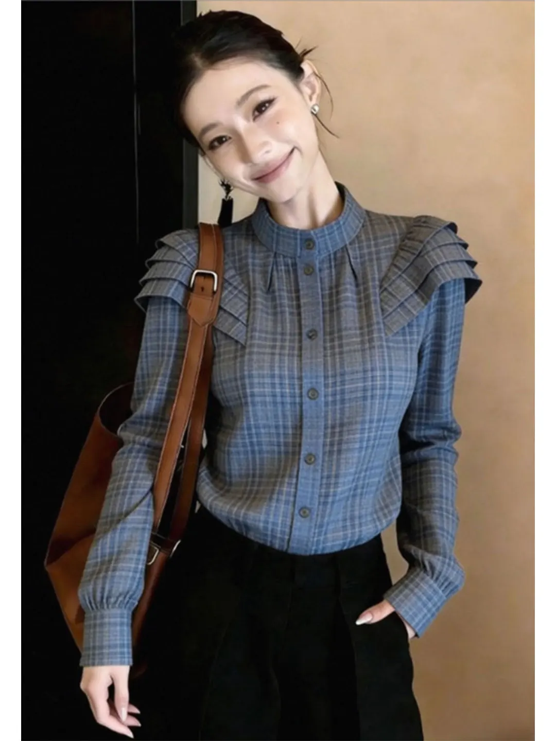 Retro Plaid Shirt Women's New Style Stand Collar Gauze Sleeve Small Audience Design Elegant Top Breathable Long Sleeve Spring
Retro Plaid Shirt Women's New Style Stand Collar Gauze Sleeve Small Audience Design Elegant Top Breathable Long Sleeve Spring