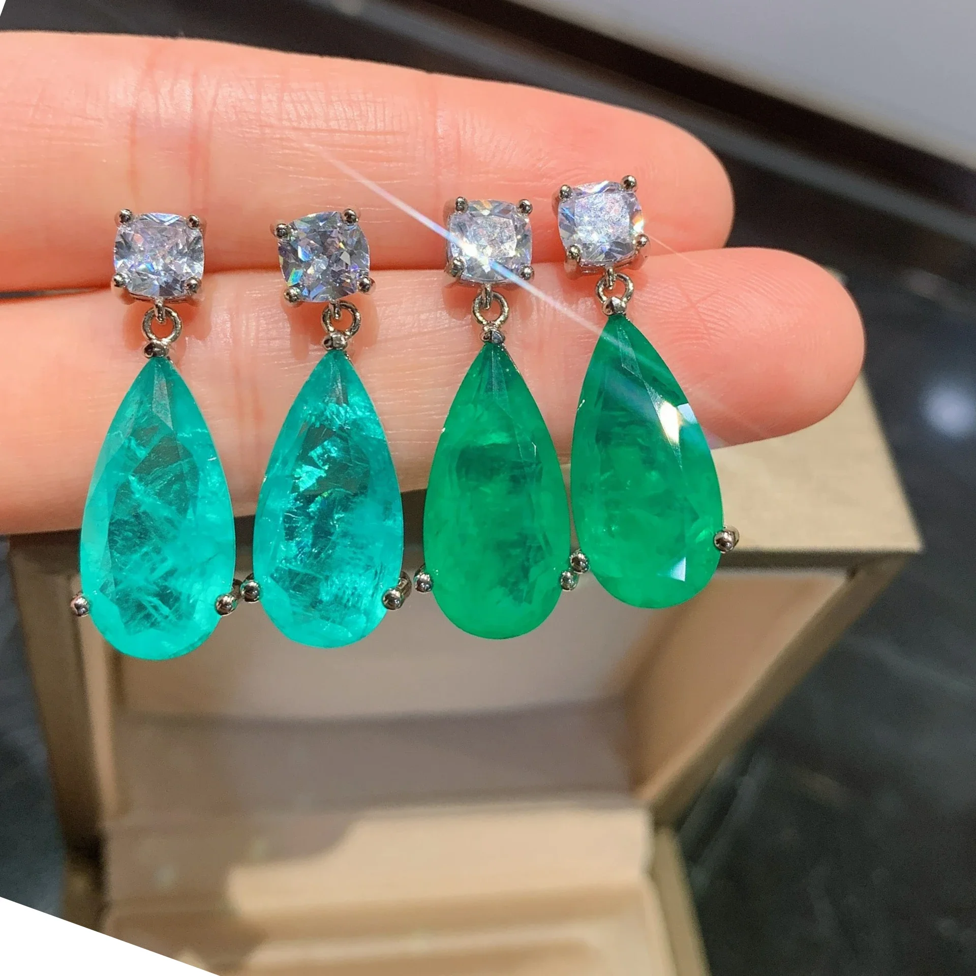 GXGlint Vintage Paraiba Blue Dangle Earrings with Green Emeralds for Women Fashion Jewelry
GXGlint Vintage Paraiba Blue Dangle Earrings with Green Emeralds for Women Fashion Jewelry