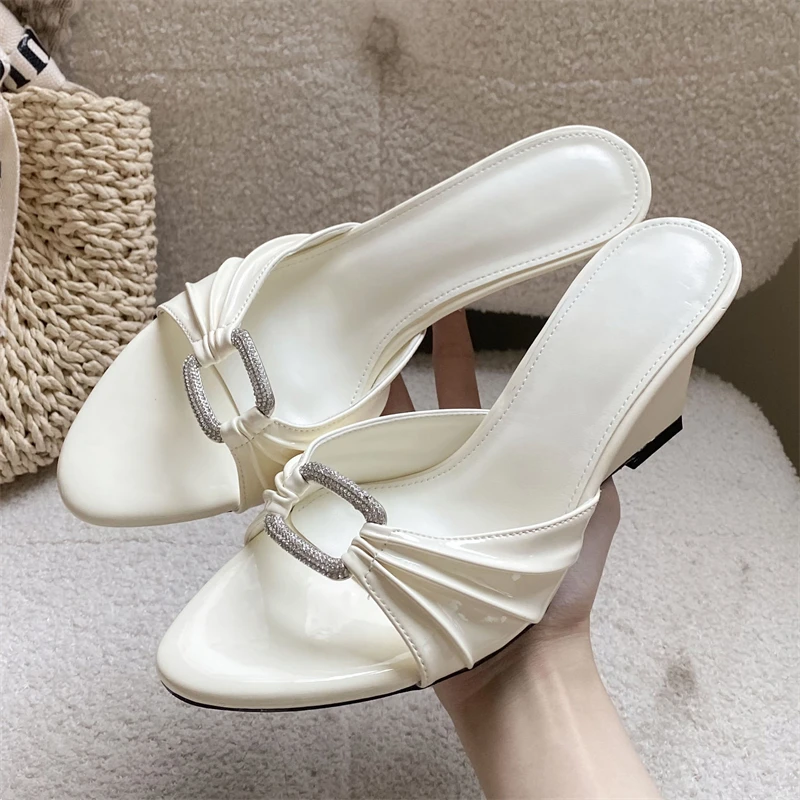 Eilyken CRYSTAL Square Buckle Pleated Patent Leather Women Slippers Summer Fashion Wedges High Heels Banquet Shoes
Eilyken CRYSTAL Square Buckle Pleated Patent Leather Women Slippers Summer Fashion Wedges High Heels Banquet Shoes