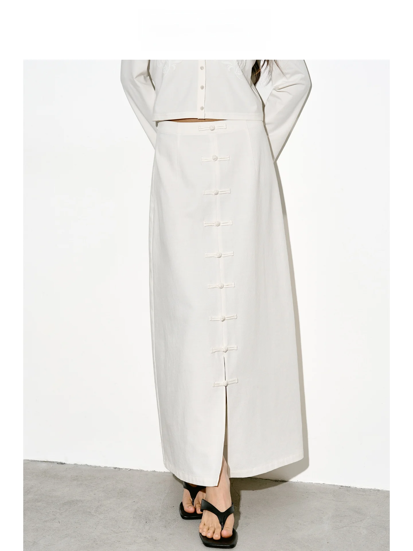 EIGHTHMONTH New Chinese Style Minimalist Button Asymmetrical Commute Skirt Women Slim Long Skirt High Waist Straight Tube
EIGHTHMONTH New Chinese Style Minimalist Button Asymmetrical Commute Skirt Women Slim Long Skirt High Waist Straight Tube