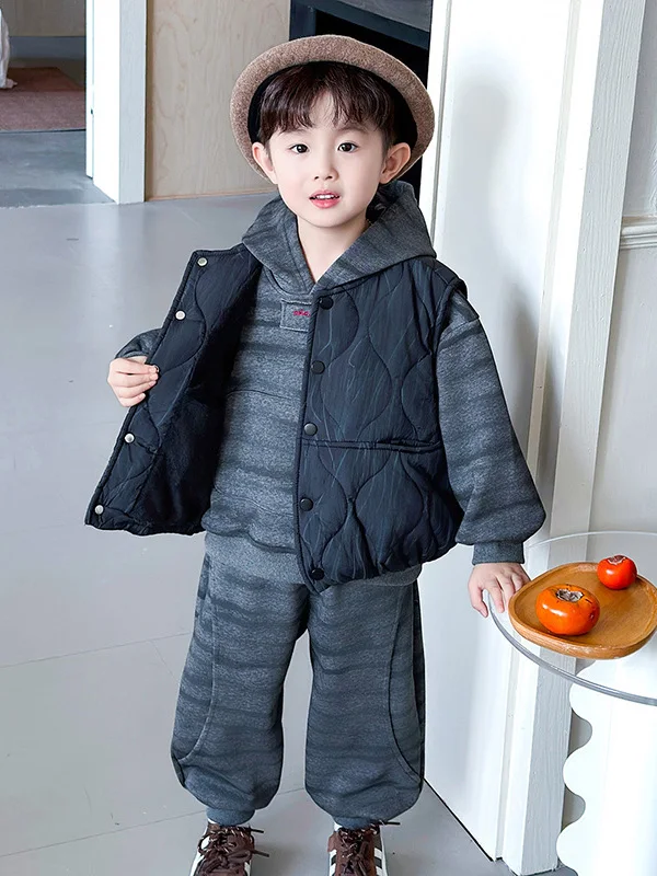 Boys' Printed Vest Sweatshirt Fleece-lined Sportswear Three-piece Set Trendy Autumn Winter Casual Wear for Teenage Boys
Boys' Printed Vest Sweatshirt Fleece-lined Sportswear Three-piece Set Trendy Autumn Winter Casual Wear for Teenage Boys