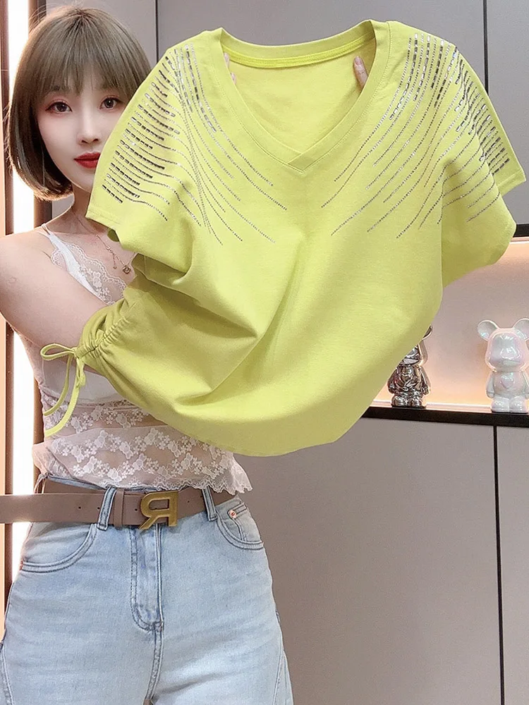 Summer heavy industry V-neck tied drawstring waist cinching top women fashion diamond hot pressed bat sleeve T-shirt
Summer heavy industry V-neck tied drawstring waist cinching top women fashion diamond hot pressed bat sleeve T-shirt