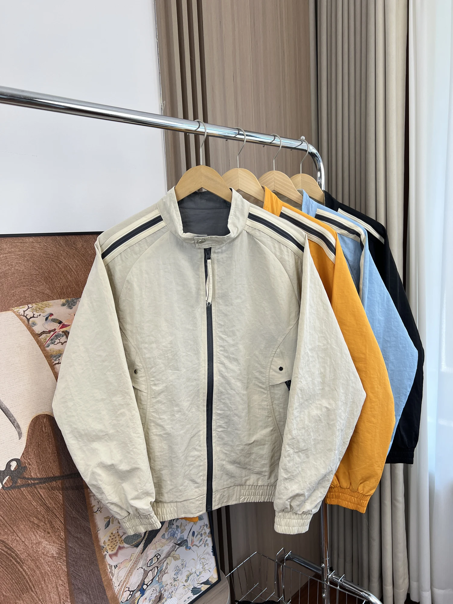 Water-Resistant Quick-Dry Stand Collar Jacket Outdoor Casual Unisex Autumn Outerwear Banded Design Men's Women's Coat
Water-Resistant Quick-Dry Stand Collar Jacket Outdoor Casual Unisex Autumn Outerwear Banded Design Men's Women's Coat