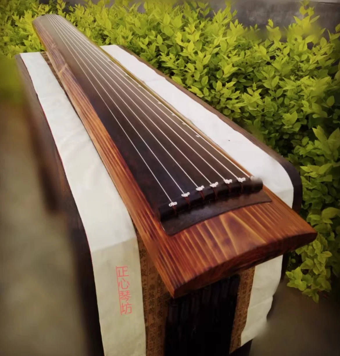 Guqin Old cedar wood material Dried Wood Dragon Chanting Style Chinese string instruments
Guqin Old cedar wood material Dried Wood Dragon Chanting Style Chinese string instruments