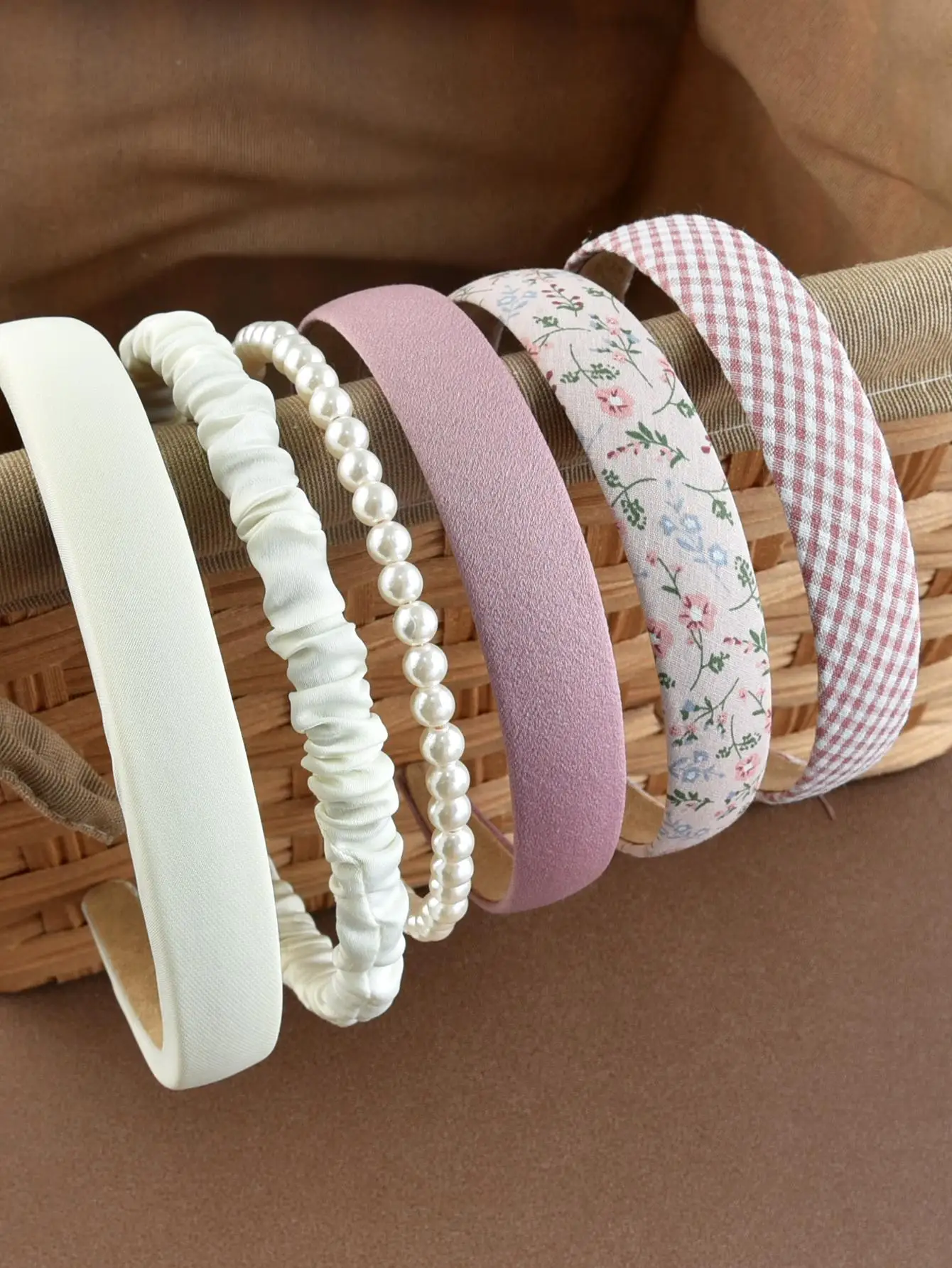 6pcs Women’s Soft Fabric Hair Hoops With Faux Pearls – Cream, Ruched, Pink, Floral, Gingham Styles For Daily Wear And School
6pcs Women’s Soft Fabric Hair Hoops With Faux Pearls – Cream, Ruched, Pink, Floral, Gingham Styles For Daily Wear And School