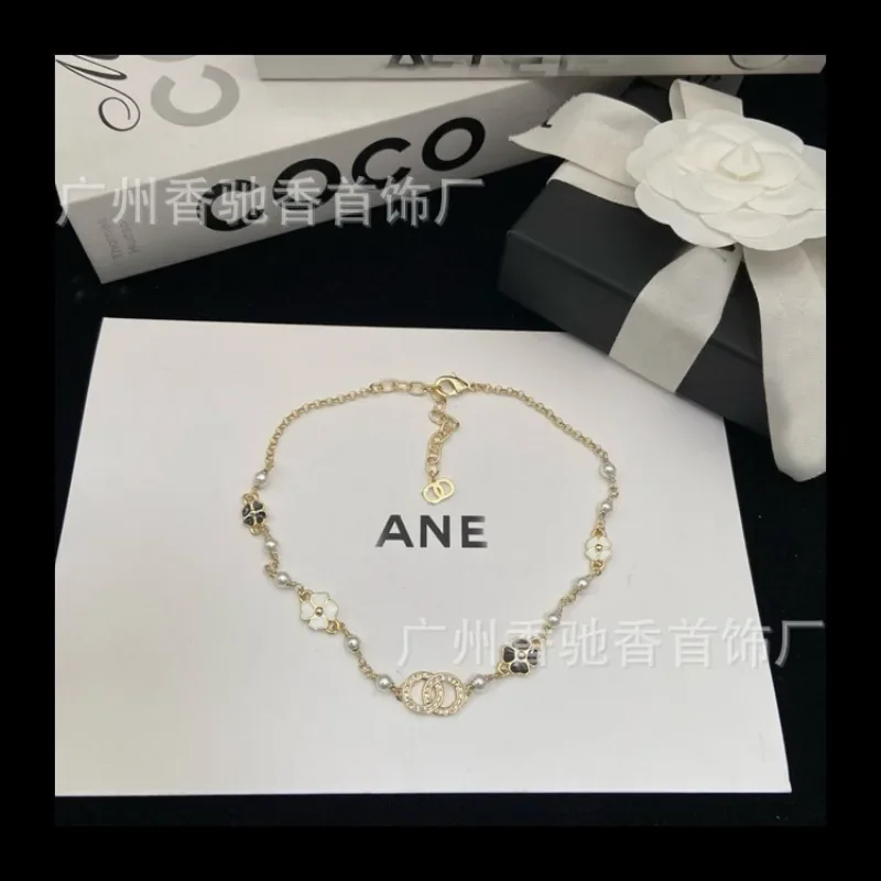 Новое черно-белое эмалированное ожерелье с цветком, модная тенденция, темпераментная универсальная цепочка на ключицу
Новое черно-белое эмалированное ожерелье с цветком, модная тенденция, темпераментная универсальная цепочка на ключицу