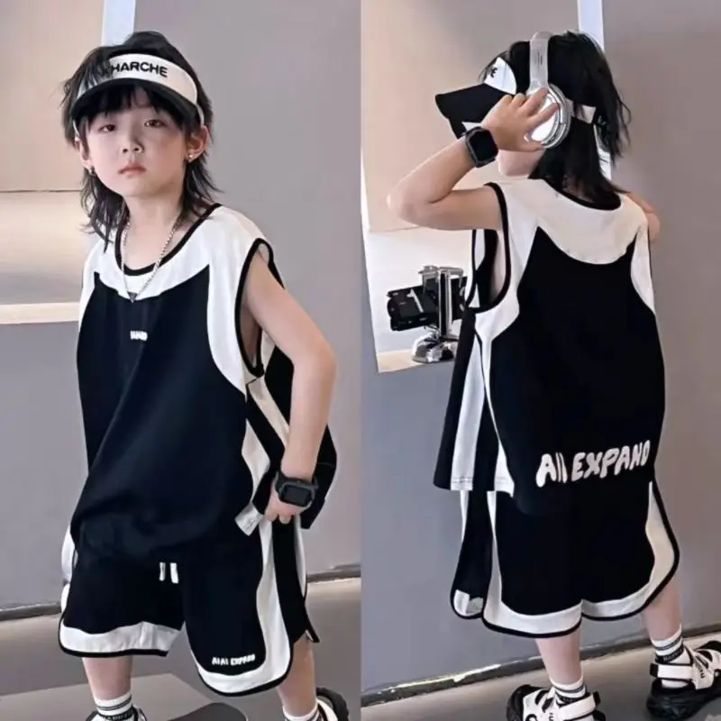 2025 boys and girls summer sports vest set, children's new patchwork black and white sleeveless loose suit
2025 boys and girls summer sports vest set, children's new patchwork black and white sleeveless loose suit