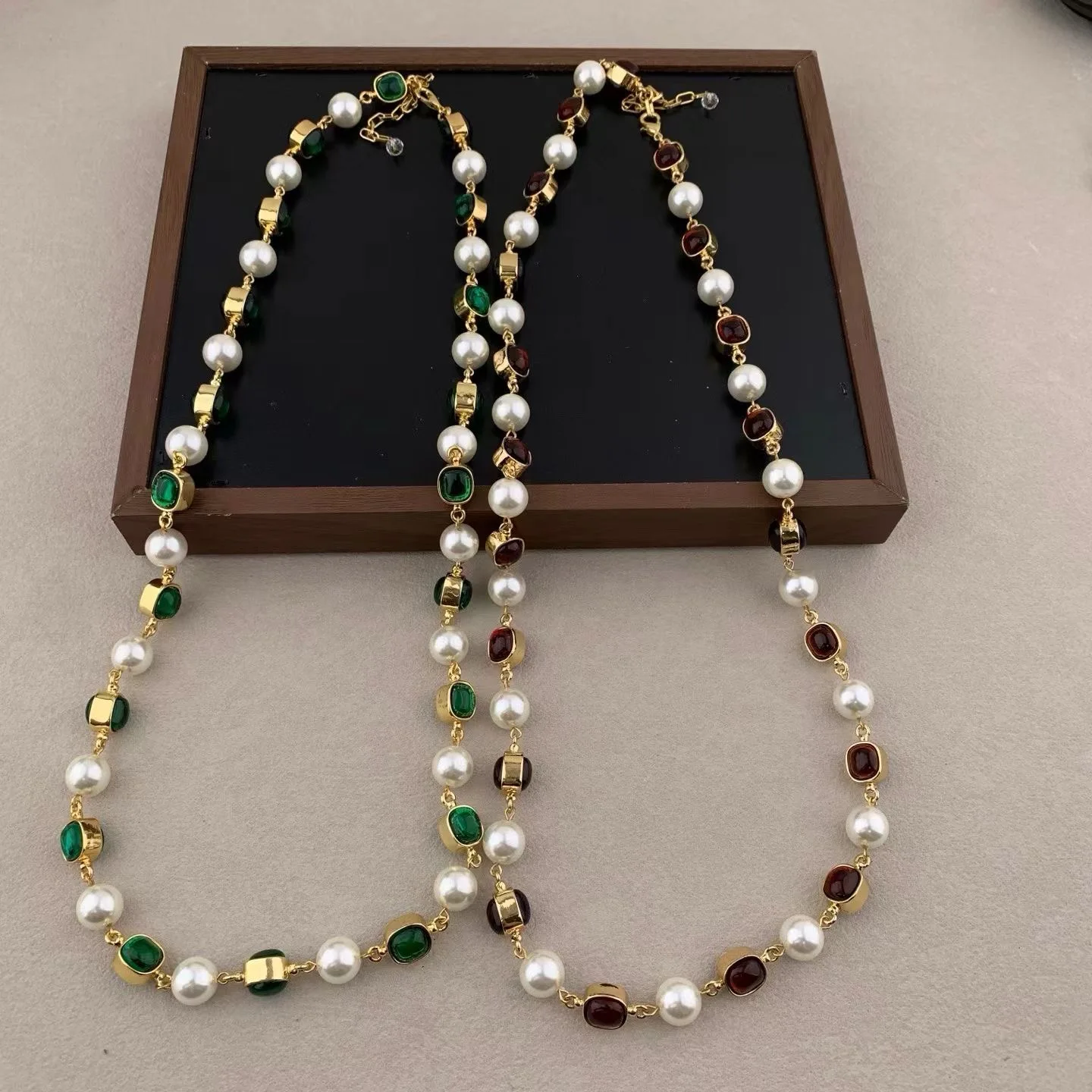Trendy Vintage pearl glass bead necklace sweater chain necklace for women's girl gift Party choker fine Jewelry
Trendy Vintage pearl glass bead necklace sweater chain necklace for women's girl gift Party choker fine Jewelry