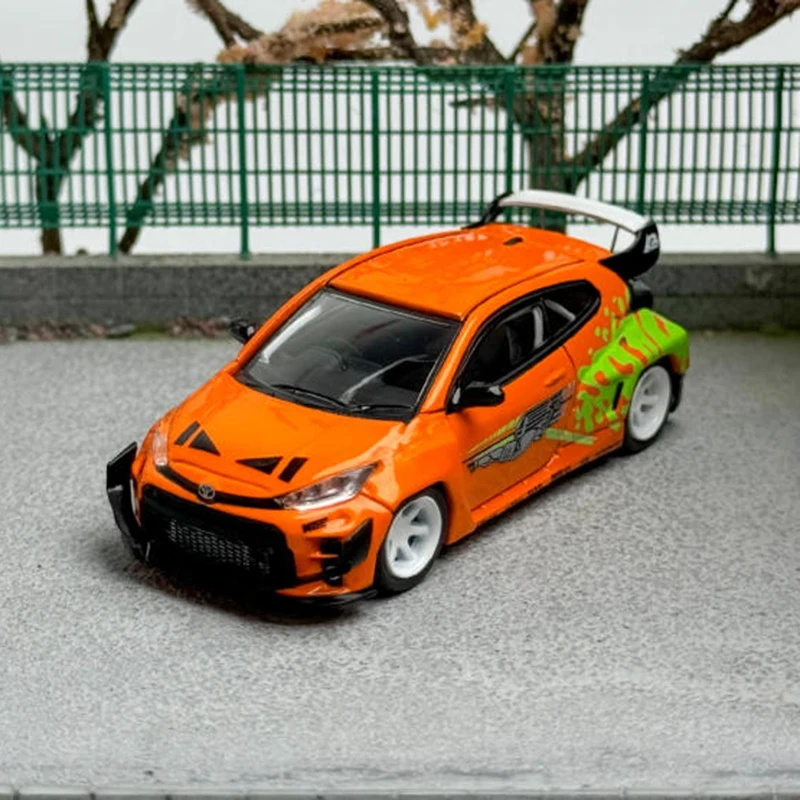 Fuji литой под давлением 1:64 GR Yaris сплав моделирование модель автомобиля статическая коллекция украшенные праздничные подарки игрушки 
Fuji литой под давлением 1:64 GR Yaris сплав моделирование модель автомобиля статическая коллекция украшенные праздничные подарки игрушки